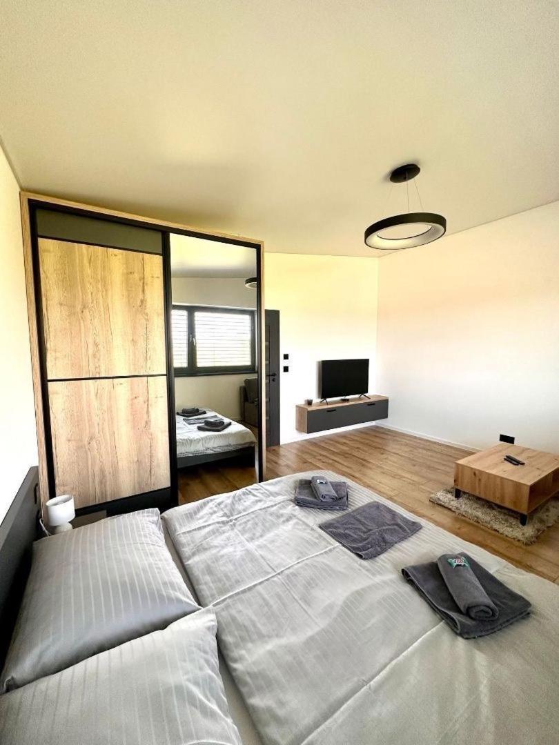 Luxury Apartments Maly Slavkov المظهر الخارجي الصورة
