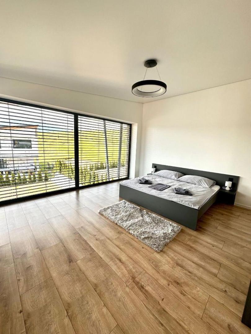 Luxury Apartments Maly Slavkov المظهر الخارجي الصورة